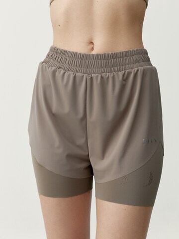 Born Skinny Sportbroek 'Bikila' in Grijs