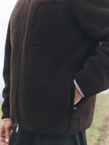 Giacca di pile di Next in marrone