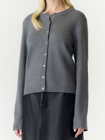 YAS Knit cardigan 'YASElena' in Grey
