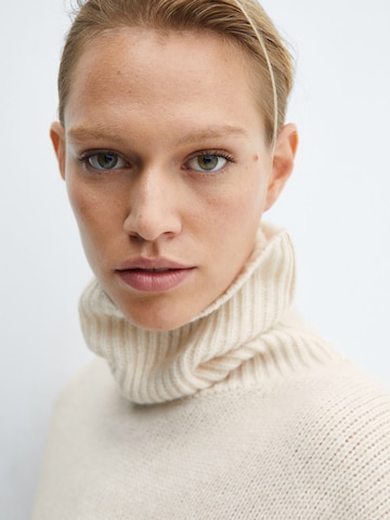 MANGO Neulepaita 'Amanda' värissä beige
