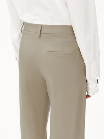 ARMEDANGELS Regular Trousers in Green