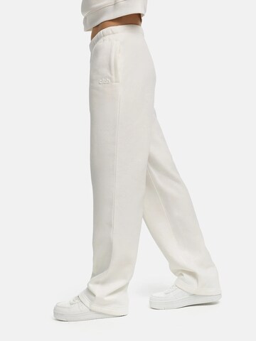 cfab (formerly creamy fabrics) - Pierna ancha Pantalón 'Everyday Relaxed Fit Straight Pants' en blanco