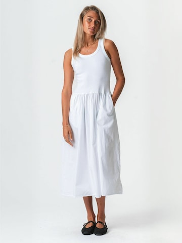 TEESHOPPEN - Vestido ' Henne ' em branco: frente