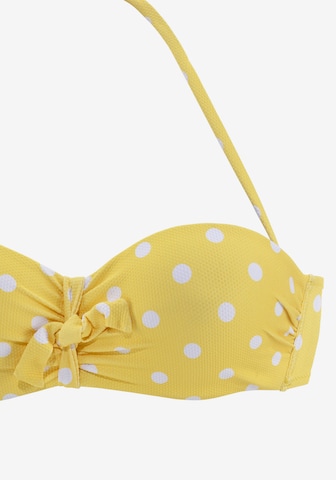 T-shirt Bikini di LASCANA in giallo