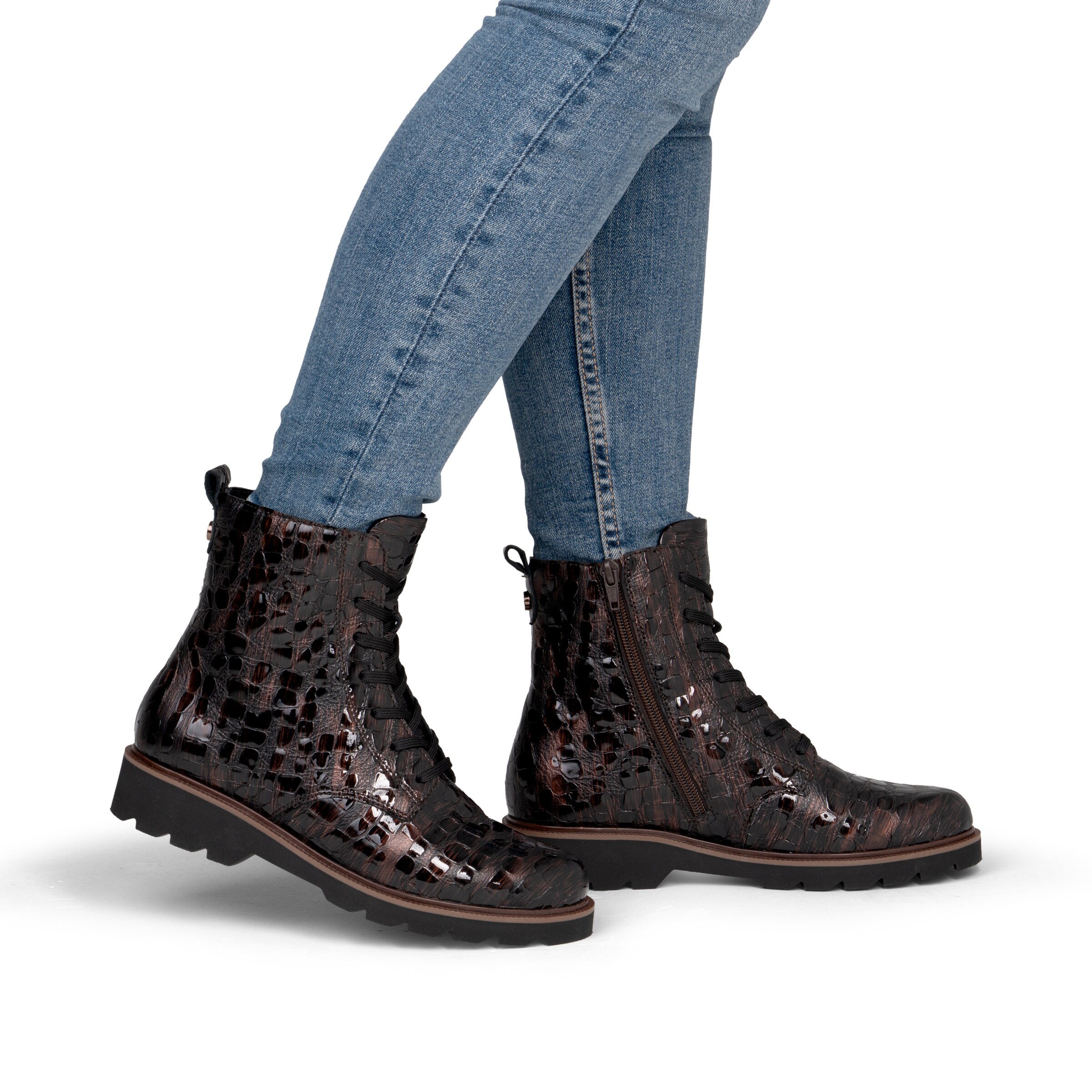 Bottines à lacets 'D3S72' REMONTE en marron : devant