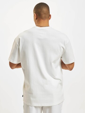 T-Shirt 'Premium Essentials' Nike Sportswear en blanc