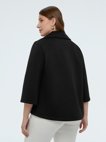 Fiorella Rubino Wintermantel in Zwart