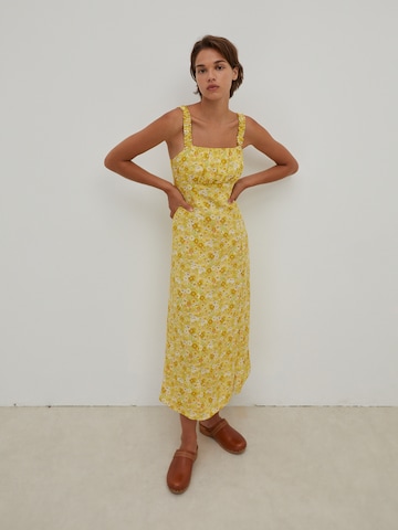 EDITED - Vestido 'Shiloh' em amarelo: frente