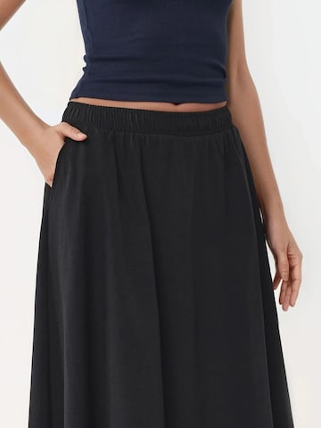 Gonna di Busem in nero