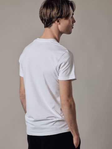 Maglietta 'T-Shirt Girocollo Elasticizzata' di OWN Off With Nature in bianco