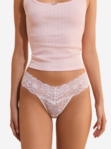 ETAM Thong 'Sweet' in White: front