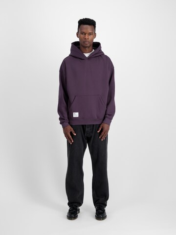 ALPHA INDUSTRIES Sweatshirt in Lila