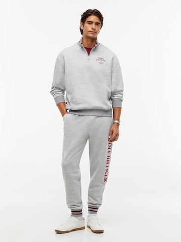 TOMMY HILFIGER Sweatshirt in Grau