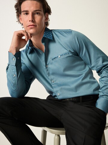 Next - Ajuste regular Camisa en azul