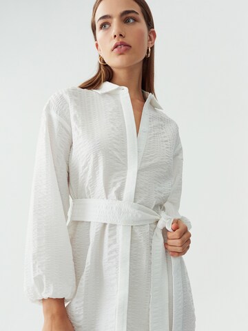 Abito camicia 'LUMI' di Calli in bianco