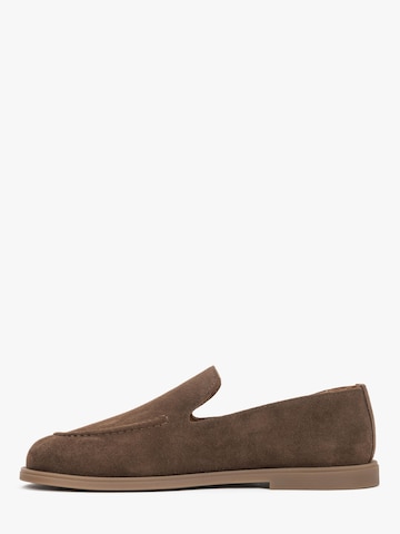 Estro Moccasin '09-3830' in Brown: front