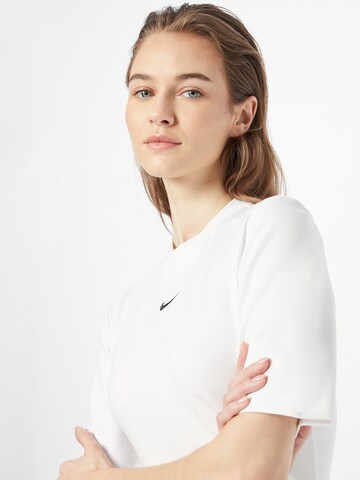 Robe Nike Sportswear en blanc