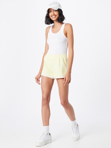 Cotton On Regular Shorts in Gelb