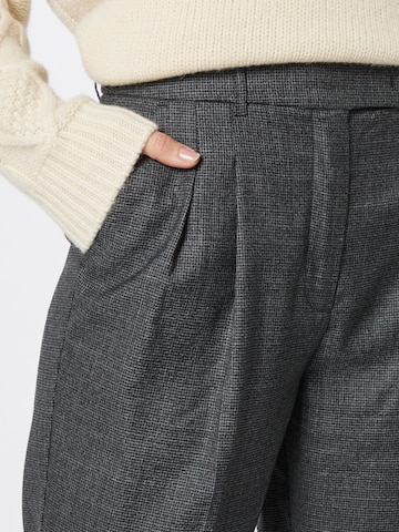 Designers Remix regular Παντελόνι πλισέ 'Oxford' σε γκρι