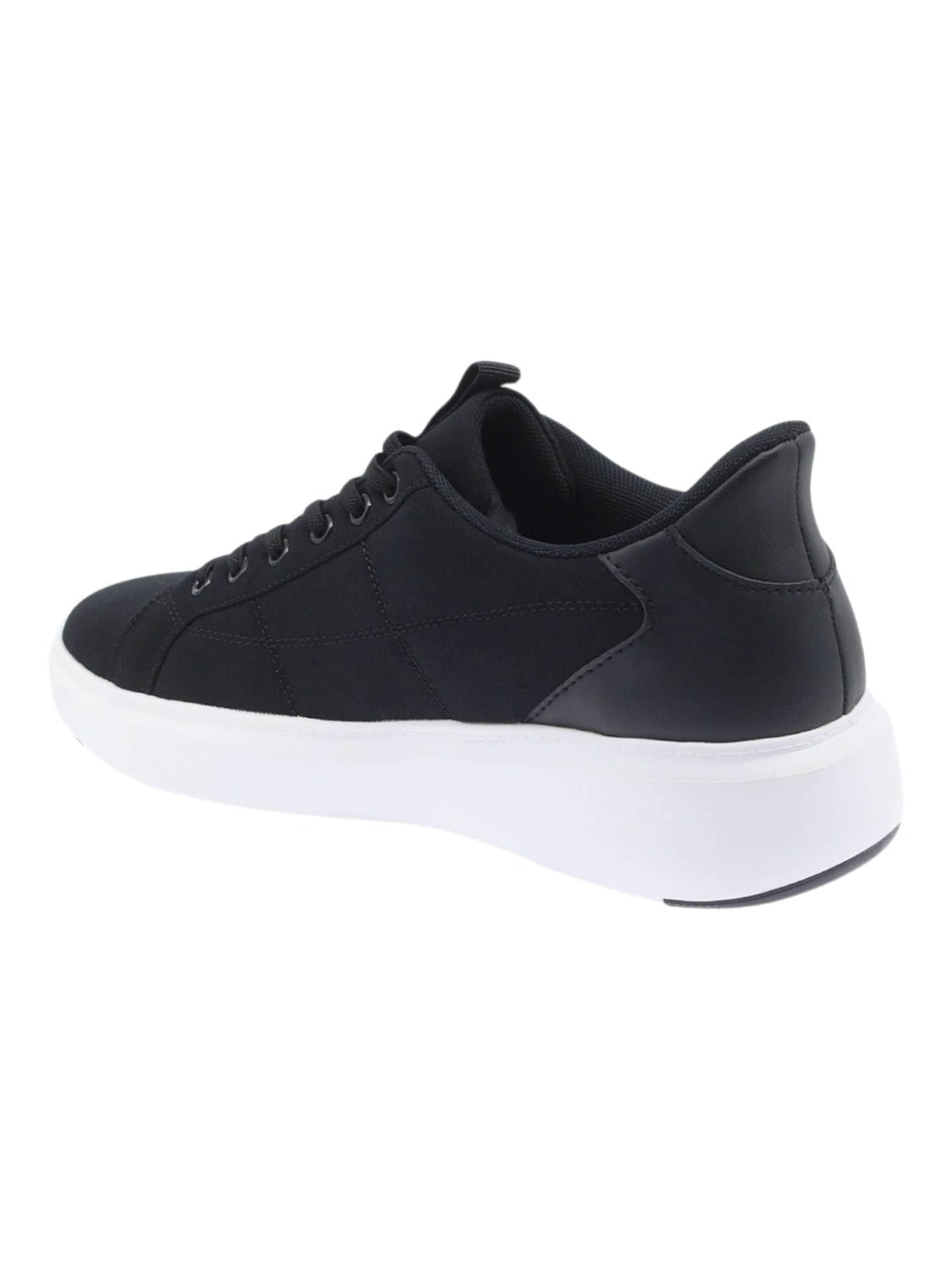 Sneaker bassa di Beppi in nero