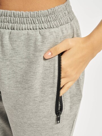 Tapered Pantaloni 'Meike' di DEF in grigio