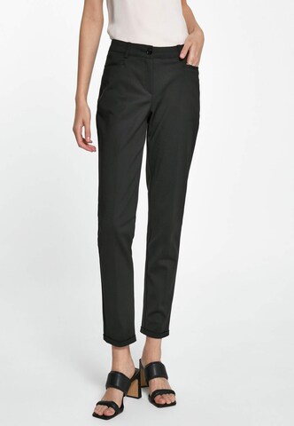 Fadenmeister Berlin Regular Chino Pants in Black: front