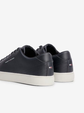 TOMMY HILFIGER Sneakers laag in Blauw