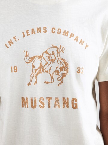 MUSTANG Koszulka 'Austin' w kolorze biały