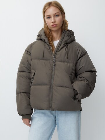 Geacă de primăvară-toamnă de la Pull&Bear pe maro: față