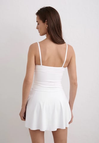 Aim'n Sports top 'Sense Contour' in White