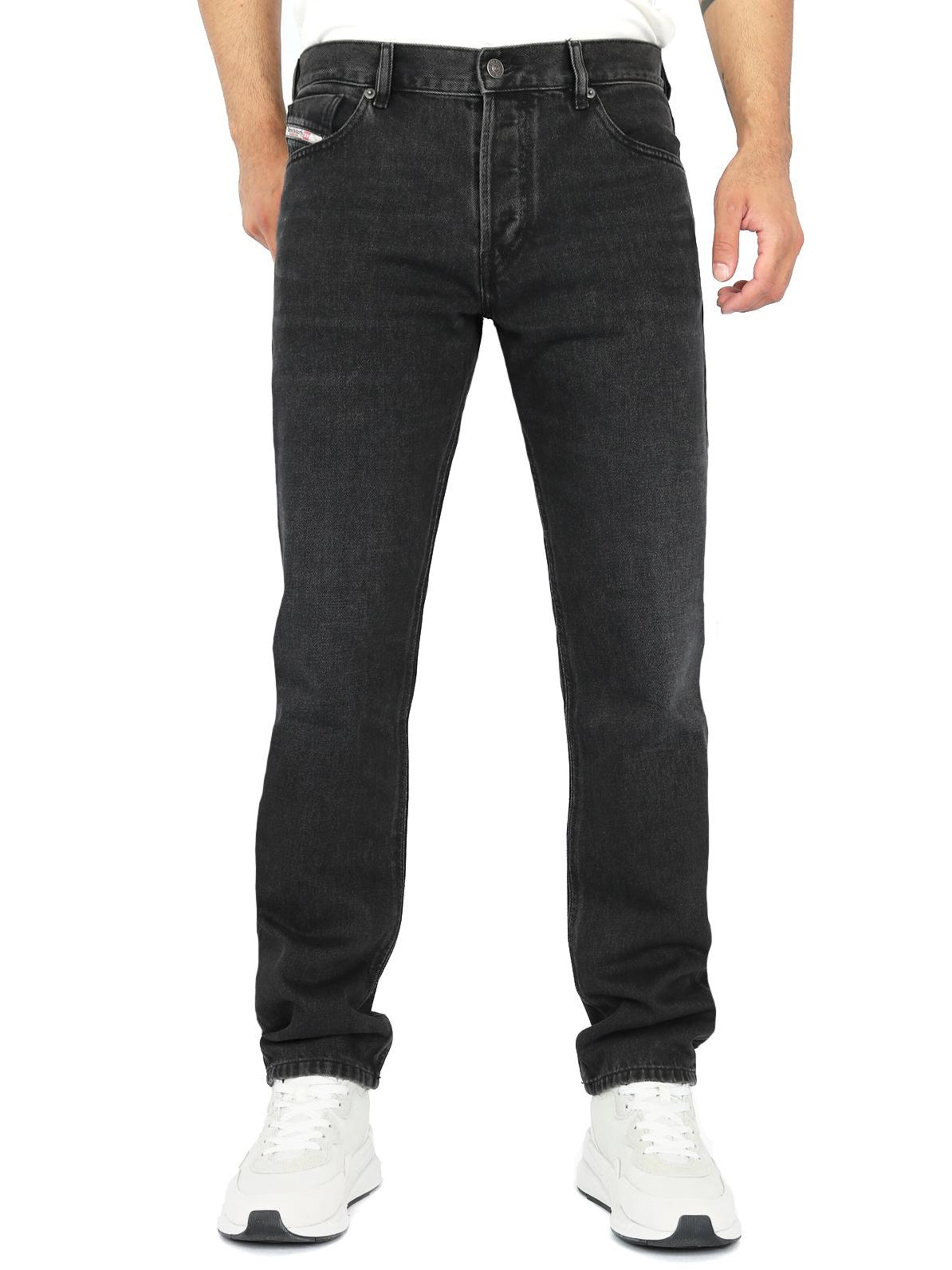Slimfit Jeans 'Straight 1995 D-SARK' di DIESEL in nero