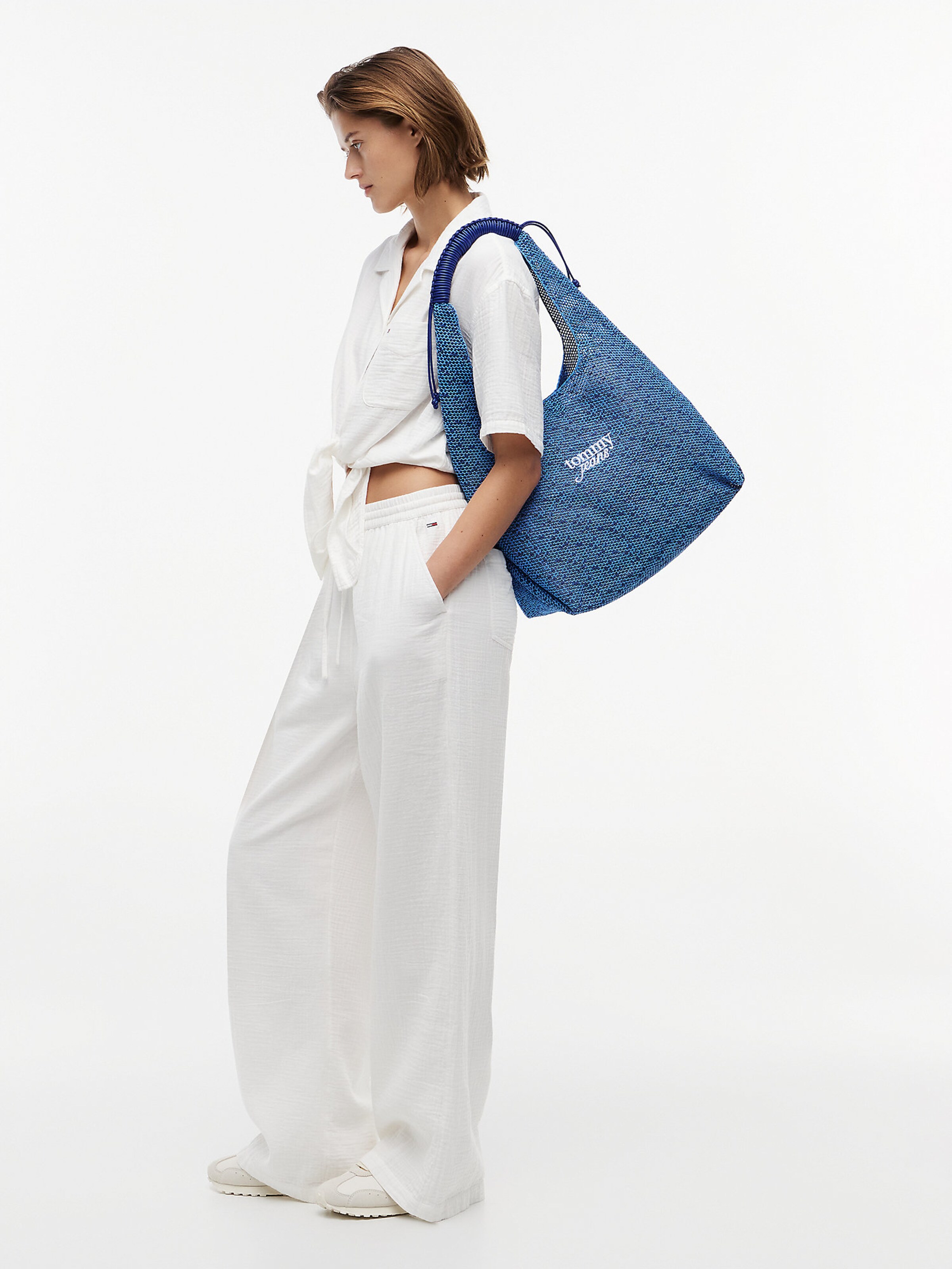 Tommy Jeans Handtasche in Blau: Vorderseite