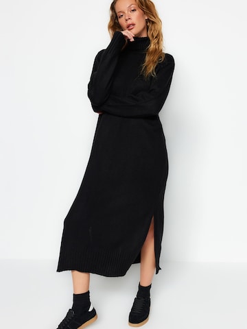 Robes en maille Trendyol en noir : devant