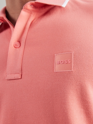 BOSS T-shirt 'Passertip' i röd