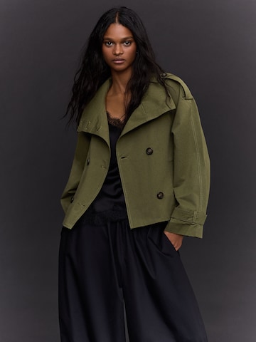 Bershka Välikausitakki värissä vihreä