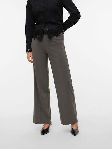 regular Pantaloni di VERO MODA in grigio