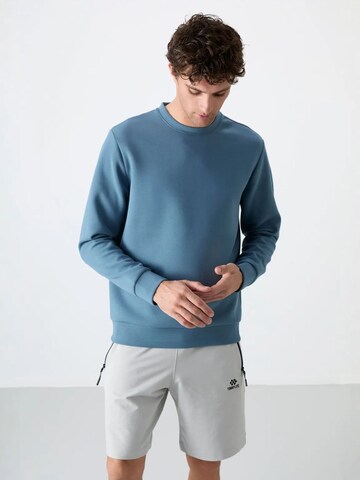 Tommy Life Sweatshirt in Blue