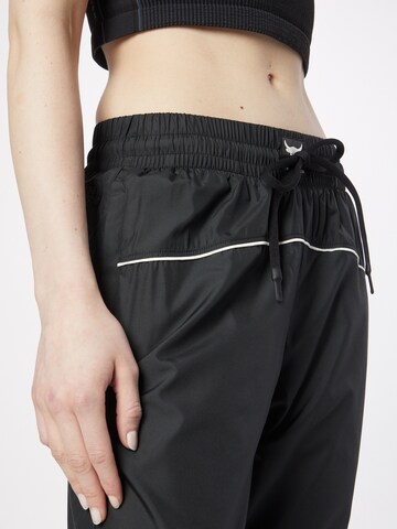 UNDER ARMOUR Tapered Sportbroek in Zwart