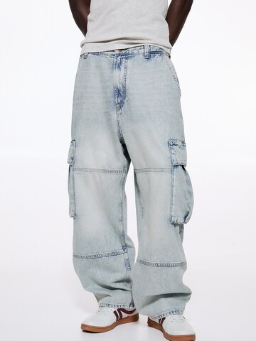 Pull&Bear Wide leg Cargo Jeans in Blue: front