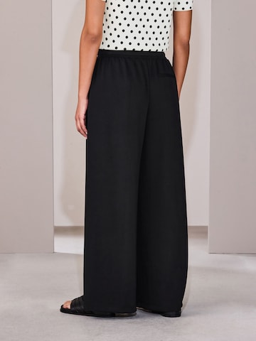 Next - Perna larga Calças em preto