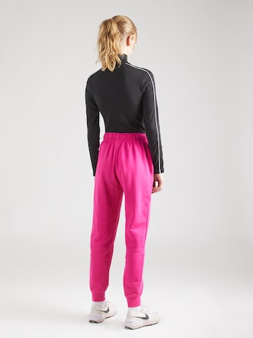 Nike Sportswear Tapered Broek 'Club' in Roze