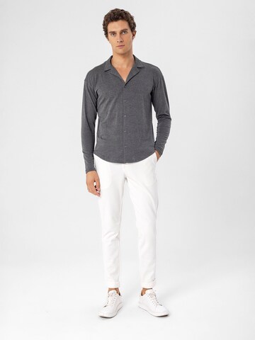 Coupe regular Chemise Antioch en gris