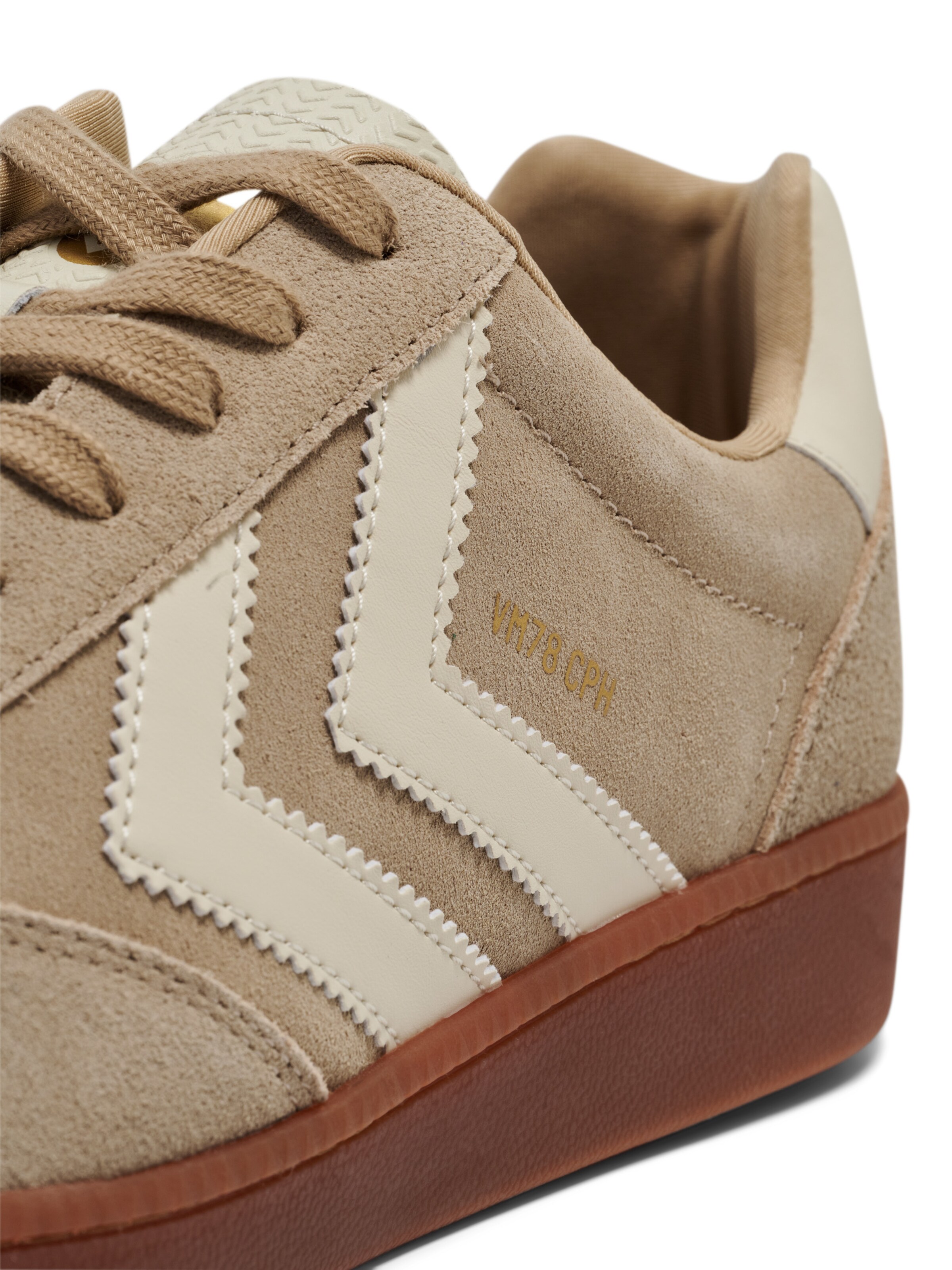 Hummel Sneakers in Brown