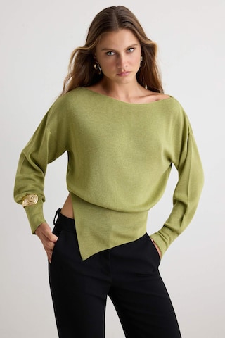 Trendyol Sweater in Green: front