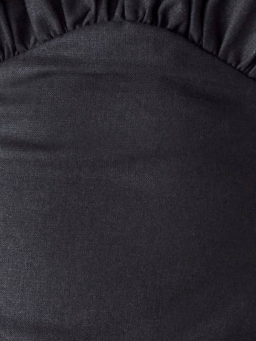 Rochie 'RAYE' de la BWLDR pe negru