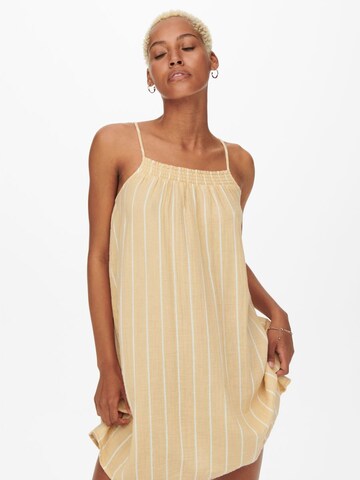 Robe ONLY en beige : devant
