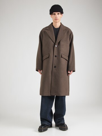 WEEKDAY Between-seasons coat 'Pavo' in Brown: front