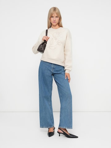 ONLY Sweatshirt 'ONLELISANNA' in Beige