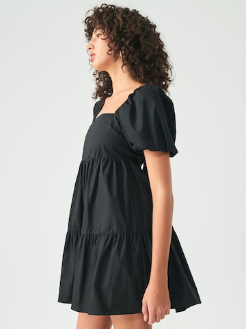 St MRLO Καλοκαιρινό φόρεμα 'BRODI' σε μαύρο: πίσω