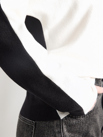 MORE & MORE - Jersey 'Dollman' en negro